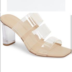 Kendall and Kylie clear heels